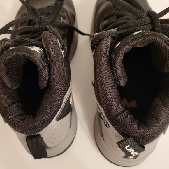 Under Armour Youth Jet Mid Size 1.5Y Black Lace Up Basketball Shoes 1274068-001 - Picture 8 of 10